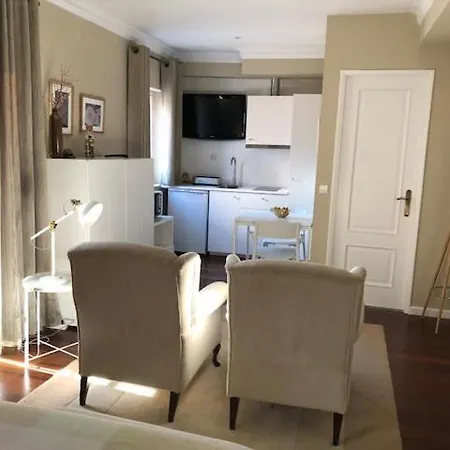 New And Unique Charming At Campolide - 2a דירה *